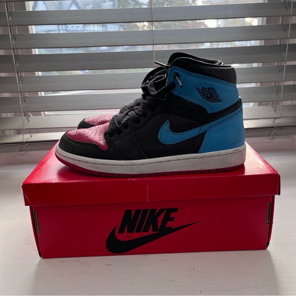 Men’s 6.5/ Women’s 8 Air Jordan “UNC to Chicago” 1 High
